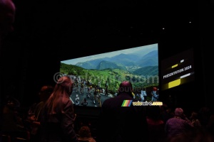 La salle se remplit pour la présentation du Tour de France 2024 (7049x)
